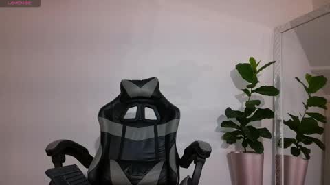  R U S S E L L  online show from 11/14/25, 09:52