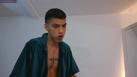  R U S S E L L  online show from 11/16/25, 07:25