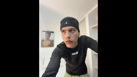  R U S S E L L  online show from 11/26/25, 01:50