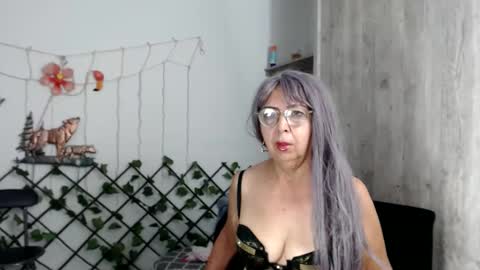 Snapshot of ruth_blue21 chatting on 02/19/25, 04:01 ruth_blue21 online show from 02/19/25, 04:01