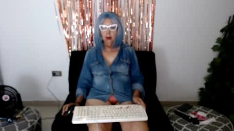Snapshot of ruth_blue21 chatting on 04/21/26, 12:00 ruth_blue21 online show from 04/21/26, 12:00