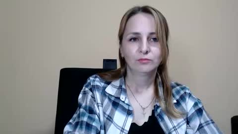 Snapshot of ruthpark chatting on 10/07/25, 06:49 Ruth online show from 10/07/25, 06:49