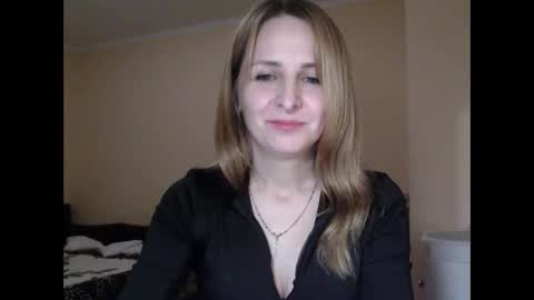 Snapshot of ruthpark chatting on 10/31/25, 07:37 Ruth online show from 10/31/25, 07:37