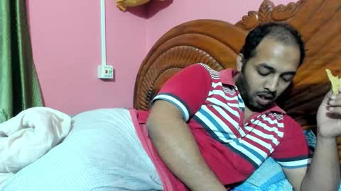 Snapshot of rwb17 chatting on 12/17/25, 09:37 rwb17 online show from 12/17/25, 09:37