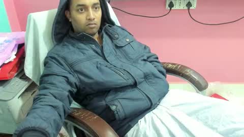 Snapshot of rwb17 chatting on 12/23/25, 06:00 rwb17 online show from 12/23/25, 06:00