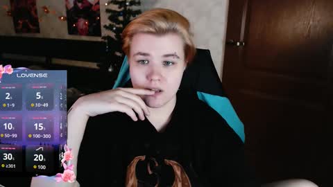 Snapshot of ryan__kim chatting on 12/12/24, 02:33 Ryan online show from 12/12/24, 02:33