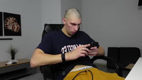 Snapshot of ryan_dozer chatting on 10/30/25, 08:16 RYAN DOZER online show from 10/30/25, 08:16