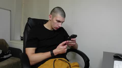 Snapshot of ryan_dozer chatting on 11/06/25, 08:26 RYAN DOZER online show from 11/06/25, 08:26