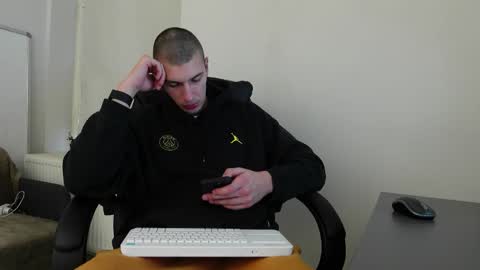 Snapshot of ryan_dozer chatting on 11/08/25, 07:08 RYAN DOZER online show from 11/08/25, 07:08