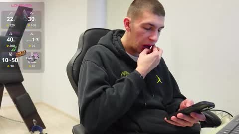 Snapshot of ryan_dozer chatting on 11/29/25, 08:39 RYAN DOZER online show from 11/29/25, 08:39