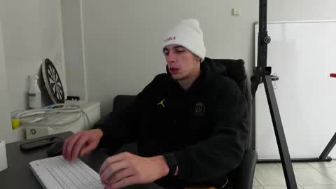 Snapshot of ryan_dozer chatting on 11/30/25, 07:01 RYAN DOZER online show from 11/30/25, 07:01