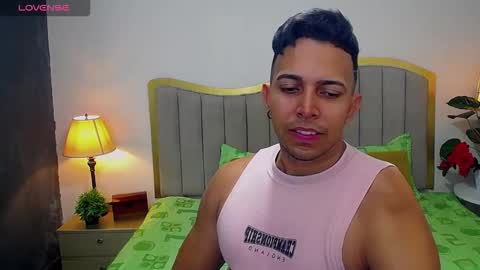 Snapshot of ryan_nesson chatting on 09/16/25, 01:23 Ryan online show from 09/16/25, 01:23