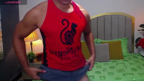 Snapshot of ryan_nesson chatting on 09/17/25, 01:46 Ryan online show from 09/17/25, 01:46