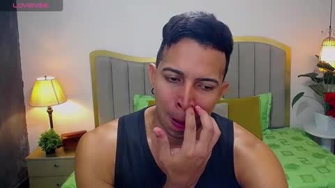 Snapshot of ryan_nesson chatting on 09/22/25, 01:13 Ryan online show from 09/22/25, 01:13