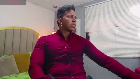 Snapshot of ryan_nesson chatting on 10/01/25, 01:17 Ryan online show from 10/01/25, 01:17