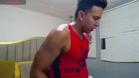 Snapshot of ryan_nesson chatting on 10/15/25, 01:28 Ryan online show from 10/15/25, 01:28