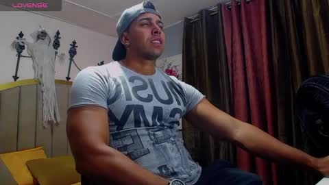 Snapshot of ryan_nesson chatting on 11/02/25, 01:08 Ryan online show from 11/02/25, 01:08