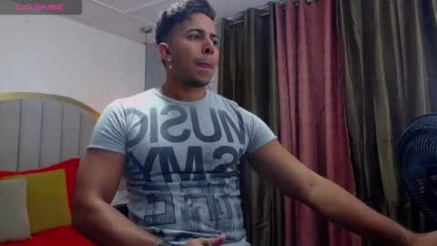 Snapshot of ryan_nesson chatting on 11/16/25, 01:11 Ryan online show from 11/16/25, 01:11