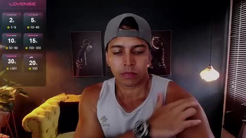 Snapshot of ryan_nesson chatting on 12/05/25, 07:21 Ryan online show from 12/05/25, 07:21