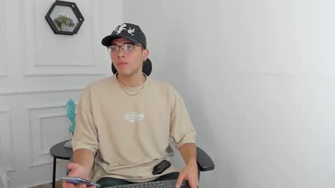 Snapshot of ryanfuller_ chatting on 10/29/25, 03:25 Ryan online show from 10/29/25, 03:25