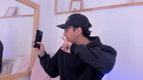 Snapshot of ryanfuller_ chatting on 11/25/25, 11:43 Ryan online show from 11/25/25, 11:43