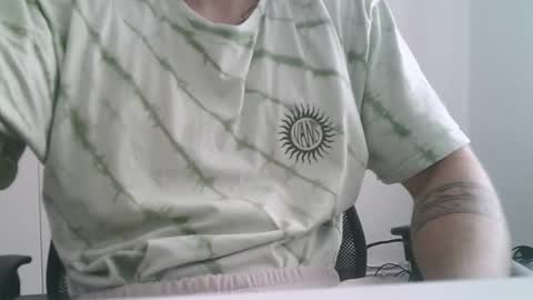 Snapshot of ryanhoffmann15 chatting on 10/21/25, 12:17 ryanhoffmann15 online show from 10/21/25, 12:17