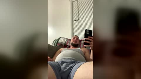 Snapshot of ryanmhoyt88 chatting on 04/18/26, 03:43 ryanmhoyt88 online show from 04/18/26, 03:43