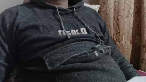 Snapshot of ryans31 chatting on 01/05/25, 05:51 Sexy Boy Toy online show from 01/05/25, 05:51
