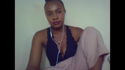 Snapshot of rycie chatting on 10/14/25, 04:08 Rycie online show from 10/14/25, 04:08