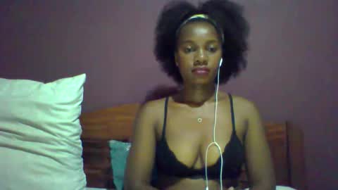 Snapshot of rycie chatting on 10/24/25, 09:11 Rycie online show from 10/24/25, 09:11