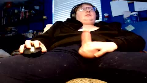 Snapshot of ryguy323 chatting on 12/14/25, 08:24 Dennis online show from 12/14/25, 08:24