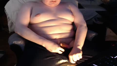 Snapshot of ryguy323 chatting on 05/05/26, 07:27 Dennis online show from 05/05/26, 07:27