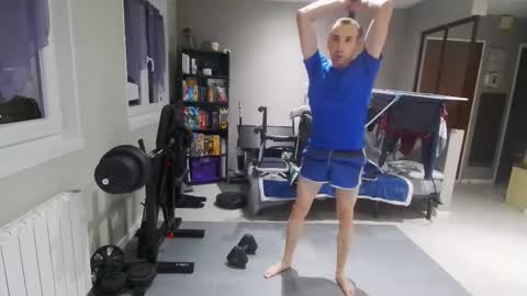 Snapshot of ryukukamifr chatting on 11/28/25, 07:49 Ryuk FR online show from 11/28/25, 07:49