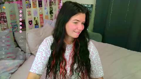 Snapshot of s_katekisa_ss chatting on 11/04/25, 10:53 Kate online show from 11/04/25, 10:53