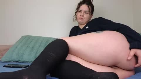 Snapshot of s_leanne_ chatting on 10/03/25, 09:28 Leanne online show from 10/03/25, 09:28