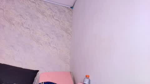 Snapshot of s_sofia_ chatting on 03/05/25, 07:27 s_sofia_ online show from 03/05/25, 07:27