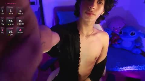 Snapshot of saanti_foxs chatting on 09/15/25, 01:27 Santi online show from 09/15/25, 01:27