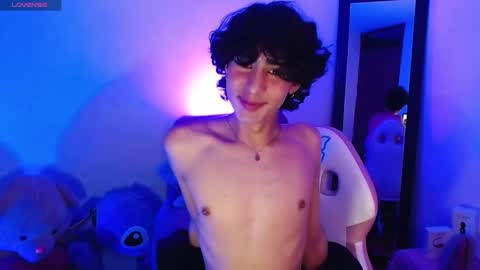 Snapshot of saanti_foxs chatting on 09/21/25, 12:45 Santi online show from 09/21/25, 12:45