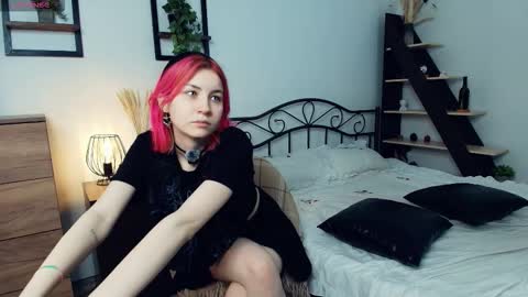 Snapshot of sabr1naa chatting on 12/14/25, 07:25 Sabrina online show from 12/14/25, 07:25