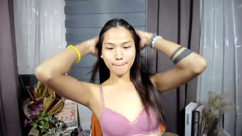 Snapshot of sabrina_maxx chatting on 01/15/26, 04:22 Nadine online show from 01/15/26, 04:22