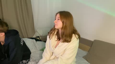 Snapshot of sabrinaanddaniel chatting on 01/06/25, 02:48 SabrinaDaniel online show from 01/06/25, 02:48