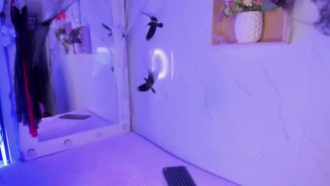 mariana  online show from 10/28/25, 04:49