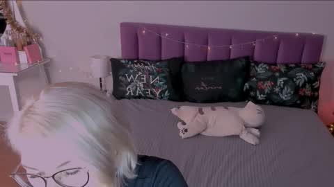 Sabrina MacMarren online show from 12/28/24, 08:25