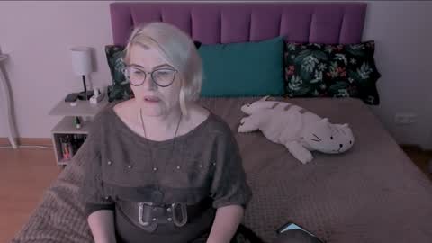 Snapshot of sabrinamacmarren chatting on 02/07/25, 07:38 Sabrina MacMarren online show from 02/07/25, 07:38