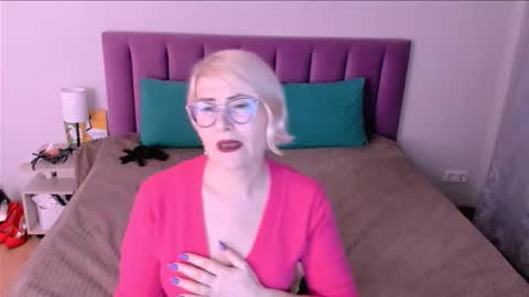 Snapshot of sabrinamacmarren chatting on 10/29/25, 05:58 Sabrina MacMarren online show from 10/29/25, 05:58