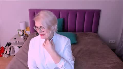 Snapshot of sabrinamacmarren chatting on 11/08/25, 03:12 Sabrina MacMarren online show from 11/08/25, 03:12