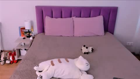 Snapshot of sabrinamacmarren chatting on 11/27/25, 09:44 Sabrina MacMarren online show from 11/27/25, 09:44