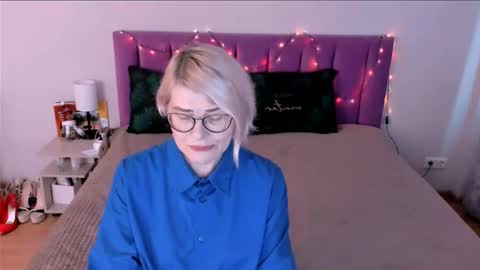 Snapshot of sabrinamacmarren chatting on 12/14/25, 11:26 Sabrina MacMarren online show from 12/14/25, 11:26