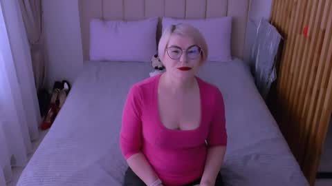 Snapshot of sabrinamacmarren chatting on 03/26/26, 08:20 Sabrina MacMarren online show from 03/26/26, 08:20
