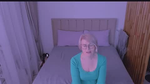Snapshot of sabrinamacmarren chatting on 03/31/26, 05:35 Sabrina MacMarren online show from 03/31/26, 05:35